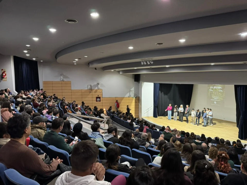 Con el Auditorio Scelzi lleno, se proyectó el corto “La Solapa”