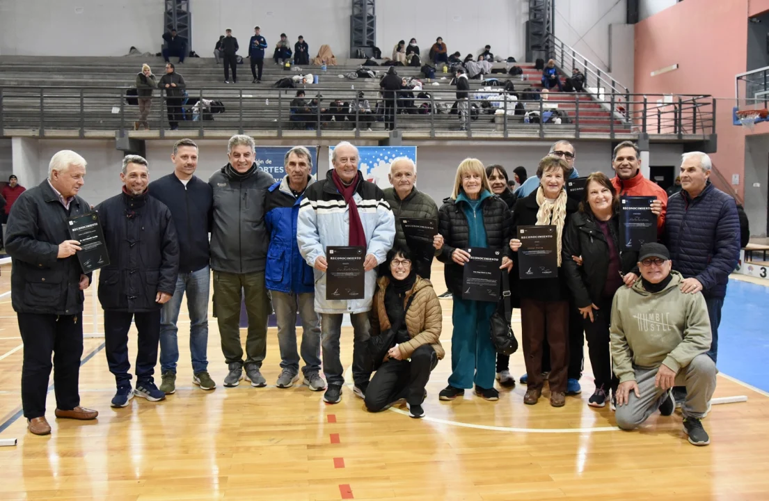 El atletismo argentino celebró su historia en Concepción del Uruguay: Homenajes por los 80 años de FADER