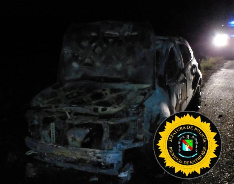Un desperfecto mecánico provocó el incendio total de un automóvil en la Ruta 14