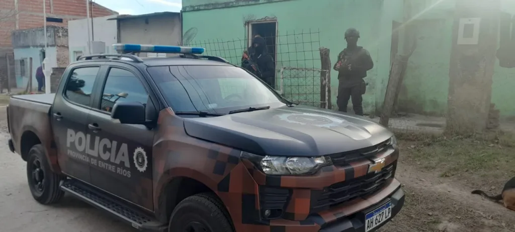 Cayó presunto vendedor de drogas tras allanamientos en Victoria