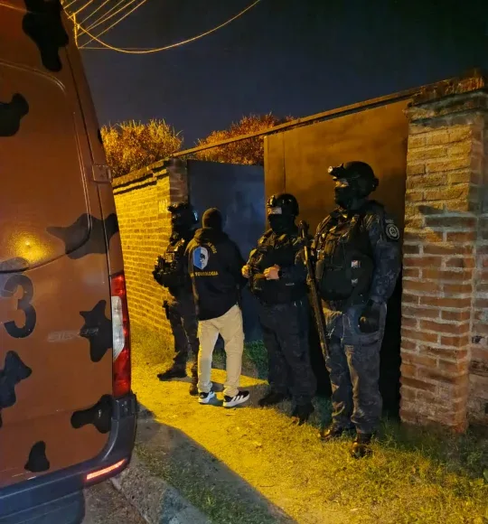 Cinco allanamientos antidrogas en Concordia: tres detenidos y droga lista para la venta