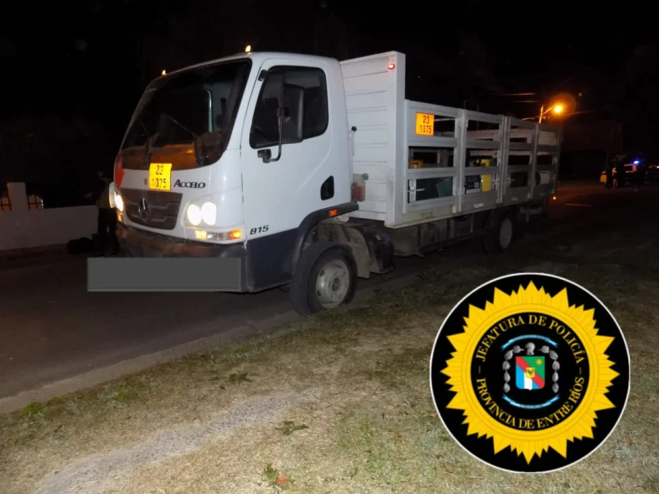 Robó un camión de garrafas, chocó un auto, escapó y terminó detenido tras una persecución