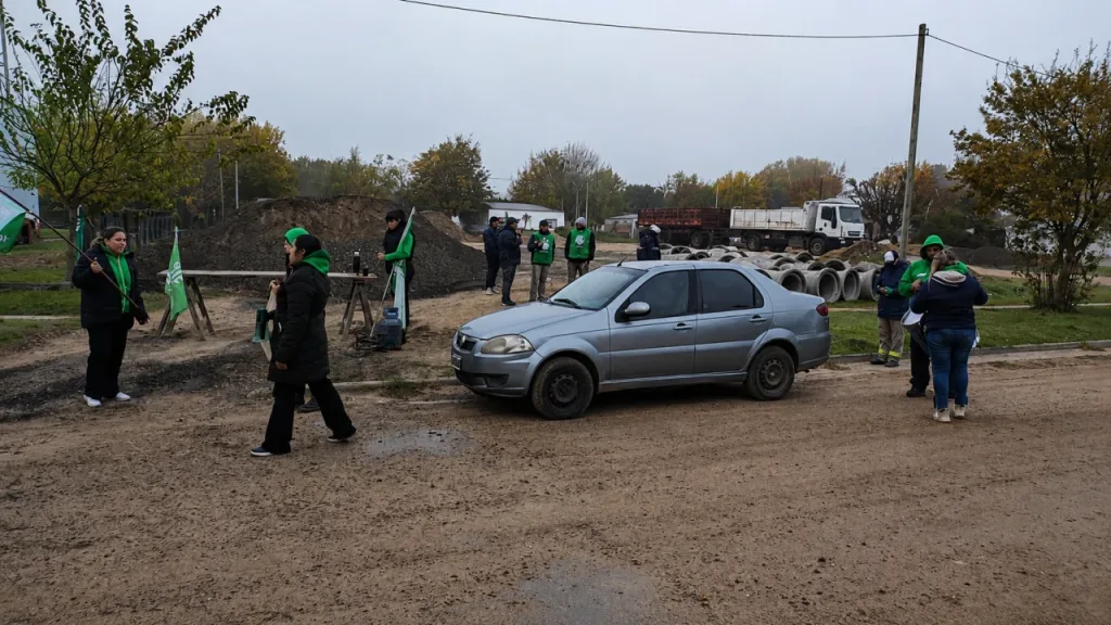 Con olla popular y paro activo, trabajadores estatales visibilizaron su reclamo salarial en Herrera