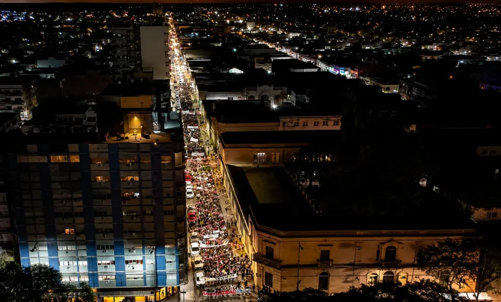 La universidad volvió a salir a la calle: multitudinaria marcha en Concepción del Uruguay