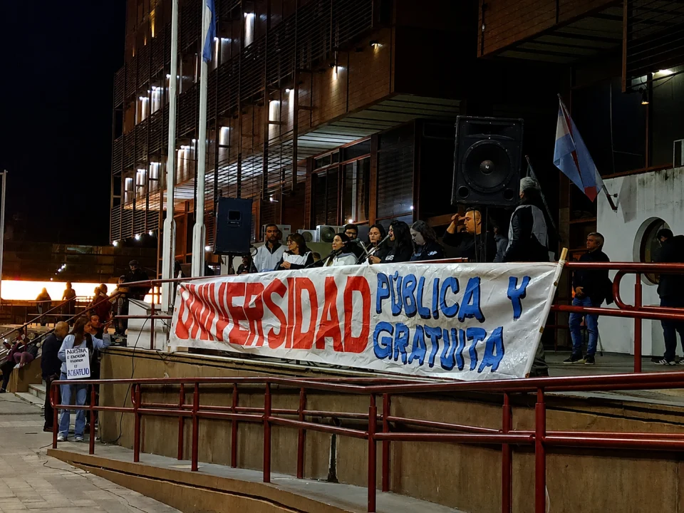 La universidad volvió a salir a la calle: multitudinaria marcha en Concepción del Uruguay