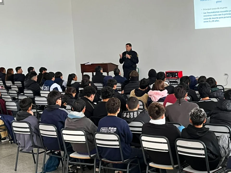 Capacitan sobre seguridad vial en escuelas secundarias