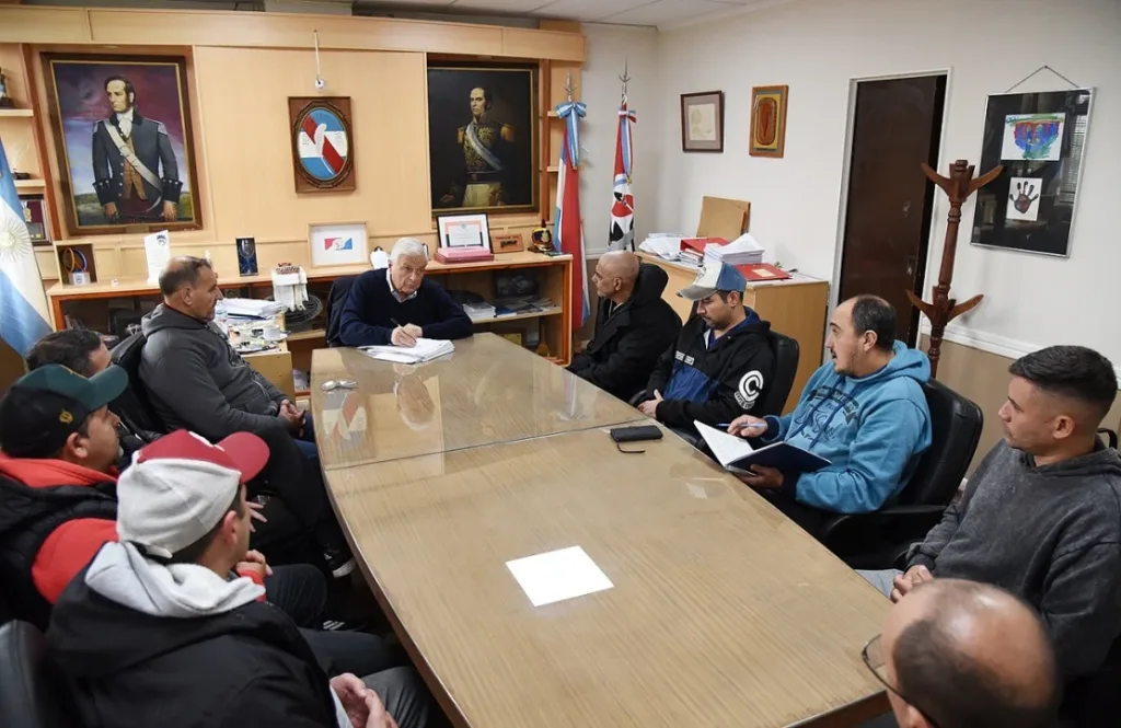Lauritto recibió a trabajadores de Tres Arroyos tras el cierre de la planta