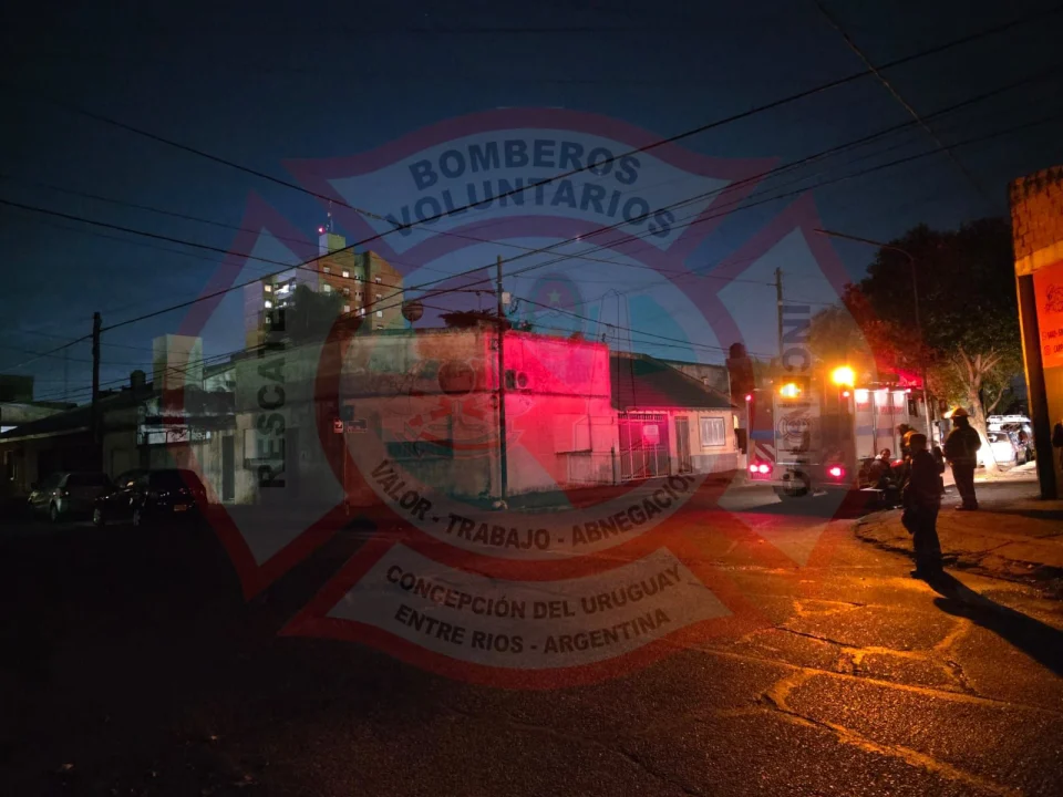 El incendio de un transformador movilizó a Bomberos y dejó sin energía a un sector de la ciudad