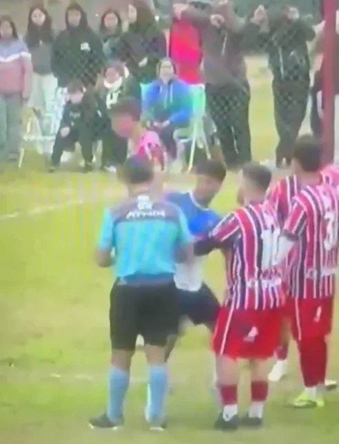 Suspendieron un partido tras la agresión de un jugador al árbitro