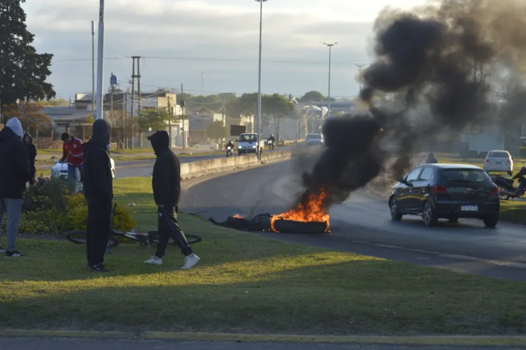 Trabajadores de Tres Arroyos convocan a una movilización masiva en el Monumento a Urquiza