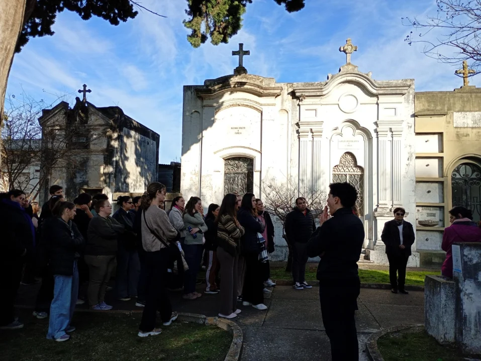 Nueva visita guiada en el histórico Cementerio Municipal
