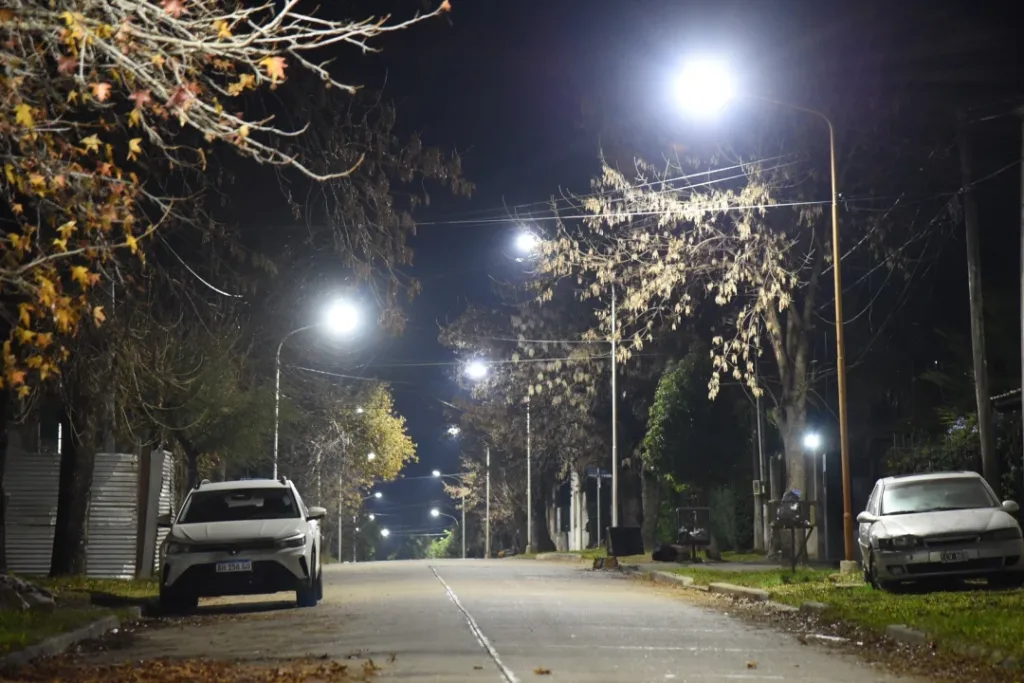 Barrio San Isidro: Con más de 300 LED y 125 columnas nuevas se renovó la iluminación