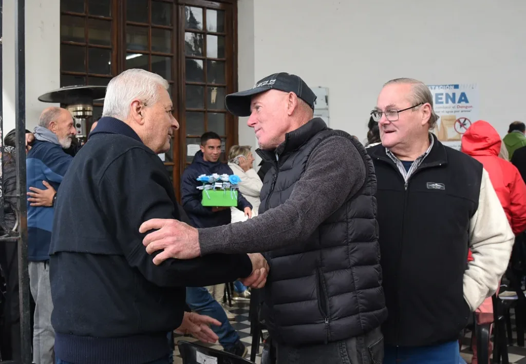 Homenaje en el Cementerio Municipal por el día del Padre