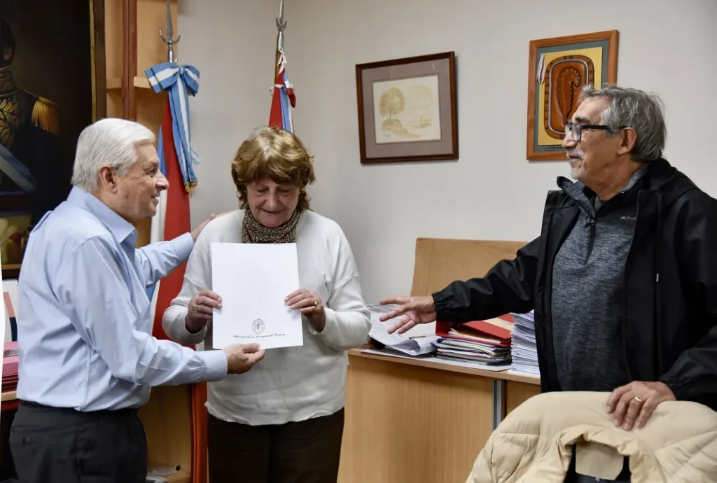 El Municipio garantiza el transporte escolar para alumnos de Casa del Menor