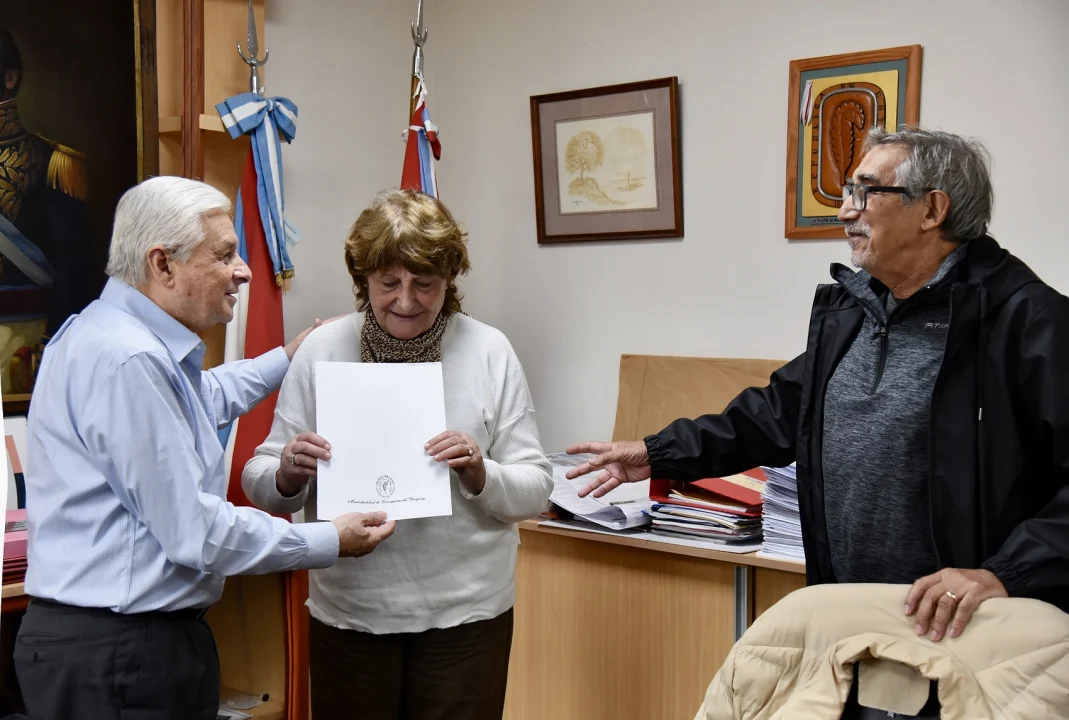 El Municipio garantiza el transporte escolar para alumnos de Casa del Menor
