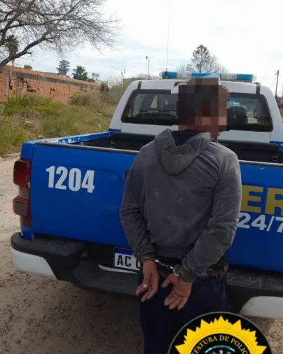 Robó dos botellas de fernet de un comercio, intentó escapar y fue retenido por vecinos