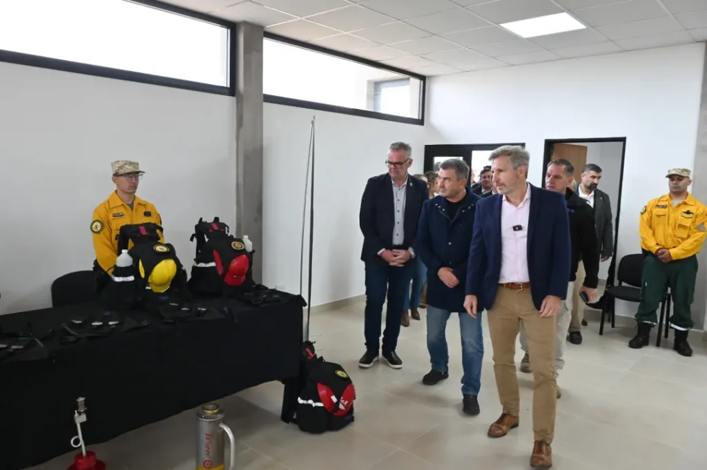 Frigerio en Victoria entregó financiamiento al municipio e inauguró la brigada forestal y obras en el hospital geriátrico