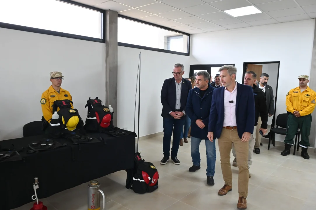 Frigerio en Victoria entregó financiamiento al municipio e inauguró la brigada forestal y obras en el hospital geriátrico