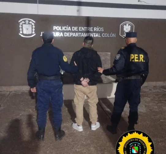 Detuvieron a un hombre acusado de amenazar con un arma blanca a su pareja y a una niña de 6 años