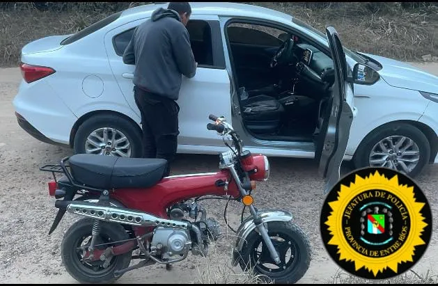 Detuvieron a un joven que conducía una moto robada sin placa patente