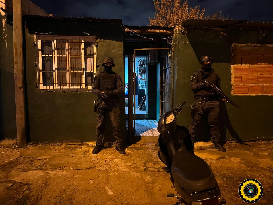 Golpe al narcomenudeo: cuatro allanamientos simultáneos, droga secuestrada y tres detenidos