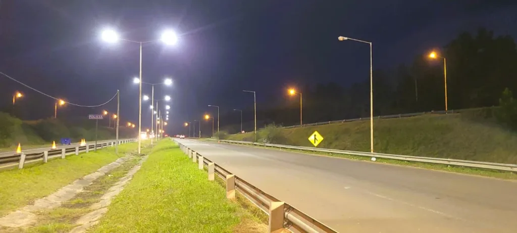 Recuperan y mejoran la iluminación en cruces estratégicos de la Autovía del Mercosur