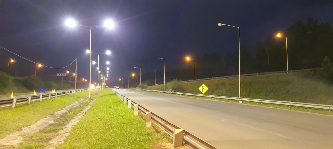 Recuperan y mejoran la iluminación en cruces estratégicos de la Autovía del Mercosur
