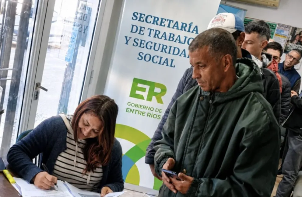 El Gobierno provincial acompaña a trabajadores de Granja Tres Arroyos y sus familias