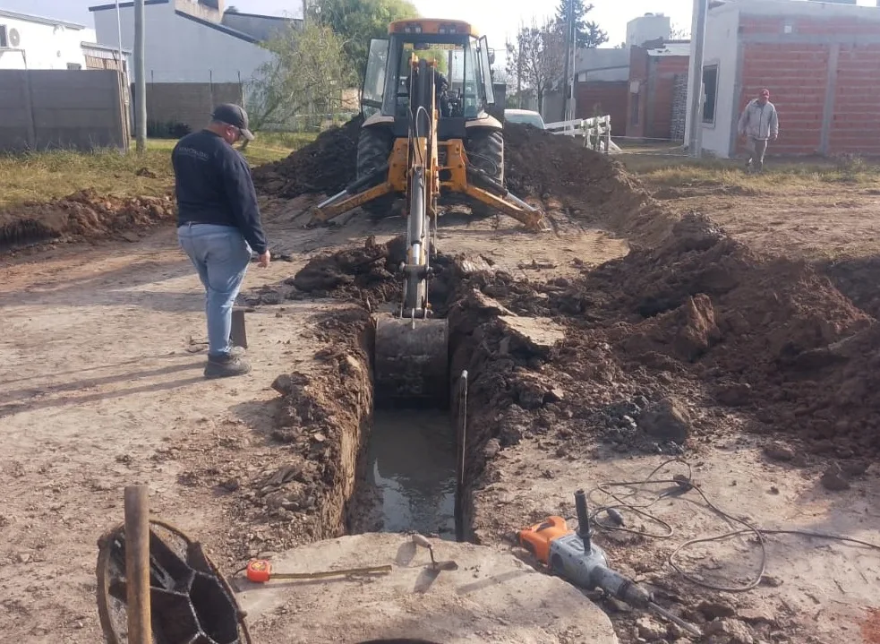 Finalizan tramos de cloacas previo a la pavimentación en B° La Rural