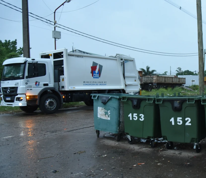 Denuncian que impidieron con amenazas la salida de camiones recolectores durante el paro municipal