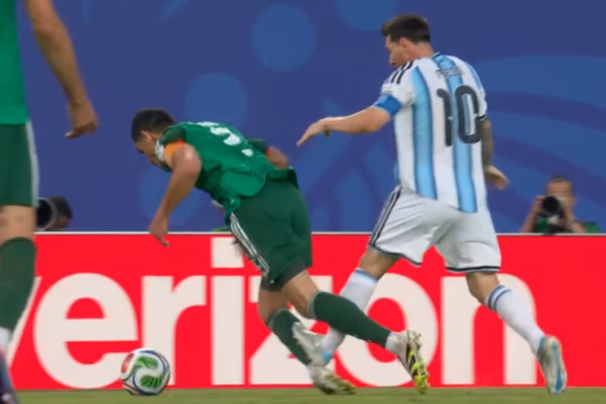 Argelia llevó su malestar a la FIFA y cuestionó decisiones arbitrales en la derrota ante Argentina