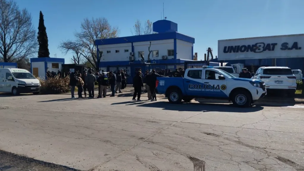 Casi 100 familias quedaron en vilo tras los despidos en una fábrica de baterías de Gualeguaychú