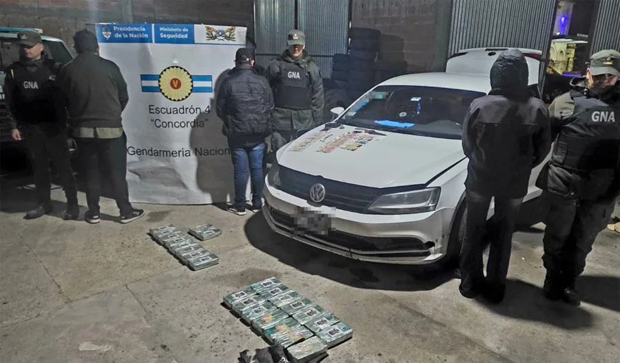 Entre Ríos: Fueron descubiertos con más de 23 kilos de pasta base acondicionados en la carrocería de un automóvil