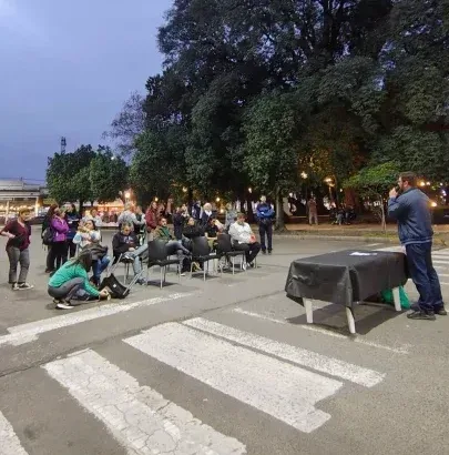 Docentes realizaron una clase pública en rechazo a la reforma jubilatoria