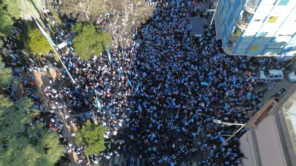 Concepción del Uruguay explotó de alegría tras la clasificación de Argentina a cuartos de final
