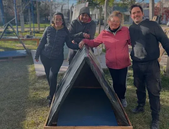 Jornada comunitaria de fabricacion de cuchas para perros callejeros