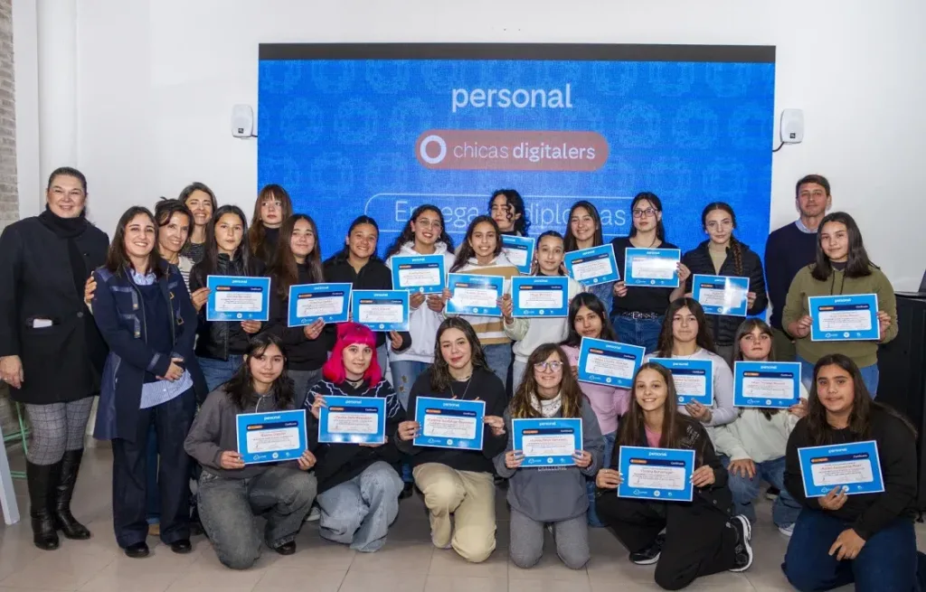 Se realizó la entrega de diplomas de “Chicas Digitalers”