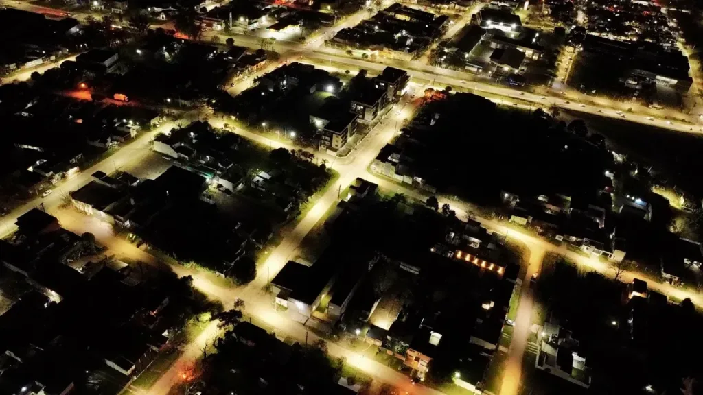Villa Industrial: Luces LED para un barrio que crece con el Hospital y la Universidad