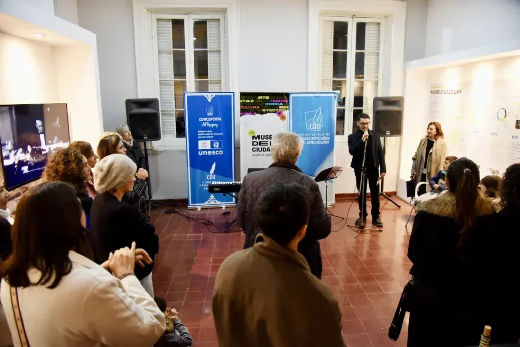 Más de 140 personas en la inauguración de la muestra «Muñecas. Infancias, juegos y modelos para crecer»