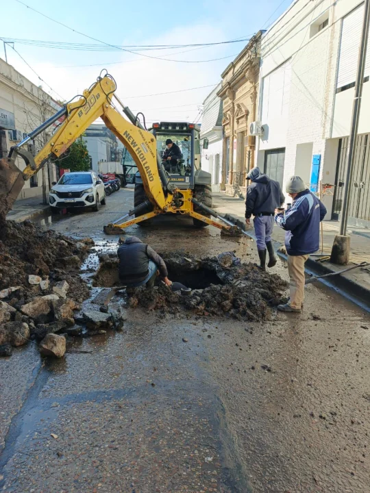 Agua y cloacas: el Municipio profundiza las tareas de mantenimiento en la ciudad