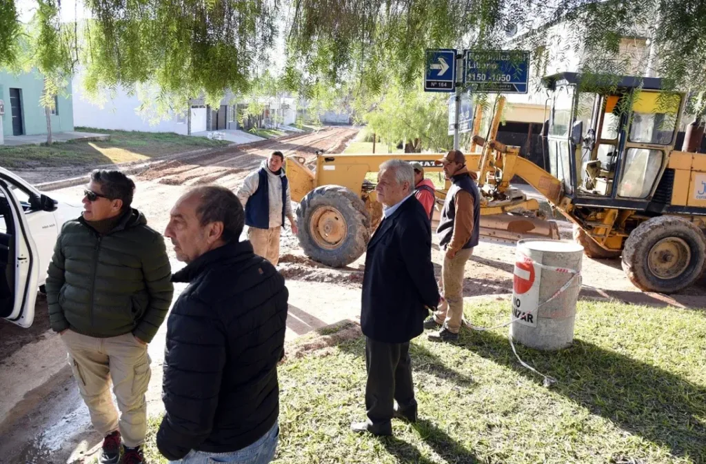 Avanza la obra de pavimentación en Barrios La Rural y Santa Rita