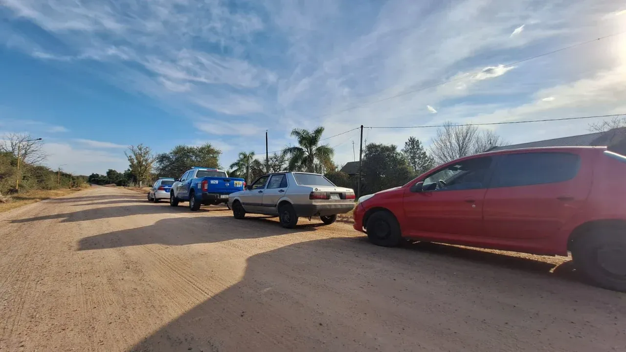 Tres allanamientos, un detenido y un prófugo con pedido de captura por el asalto a un comerciante