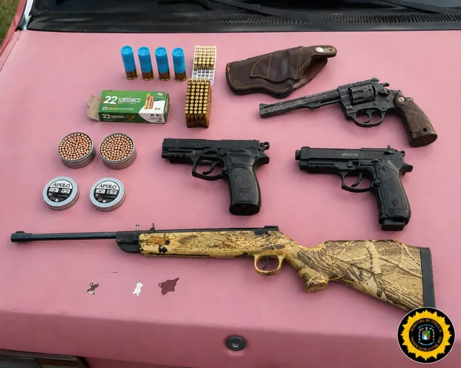 Allanamiento por abuso de armas: secuestraron un revólver, municiones y réplicas de armas en La Paz