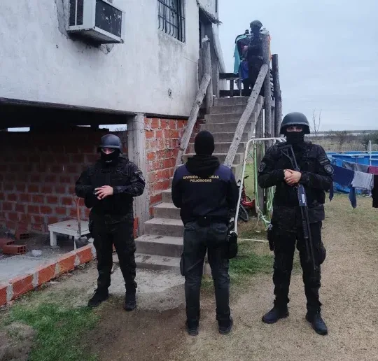 Secuestraron casi medio kilo de marihuana y decenas de dosis de cocaína en dos allanamientos simultáneos en Victoria