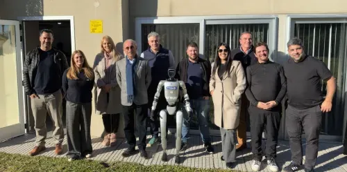 RUS se anticipa al futuro y avanza en el diseño de seguros para robots humanoides