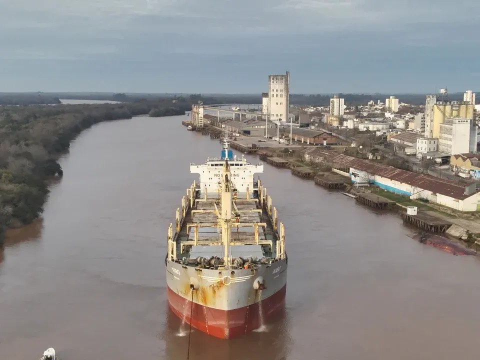 El puerto diversifica sus cargas, suma exportaciones y genera más trabajo