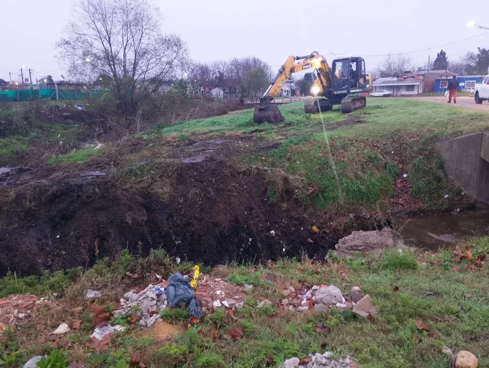 Defensa Sur: Trabajaron en el saneamiento del arroyo Las Ánimas