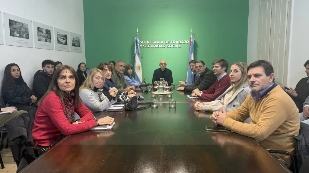 El gobierno presentó una propuesta salarial a los gremios estatales y la paritaria pasó a cuarto intermedio