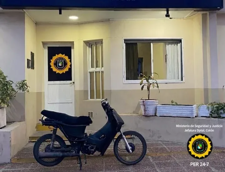 Hallaron oculta entre los pastizales una moto robada y la devolvieron a su dueño