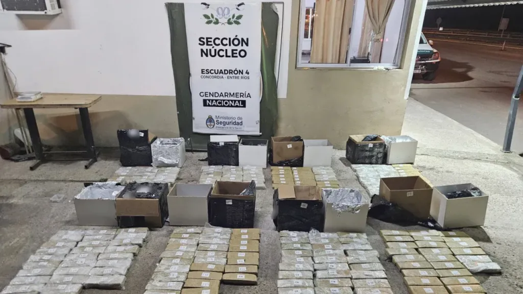 Ruta 14: cayó una banda que enviaba marihuana en tubos de PVC por encomienda